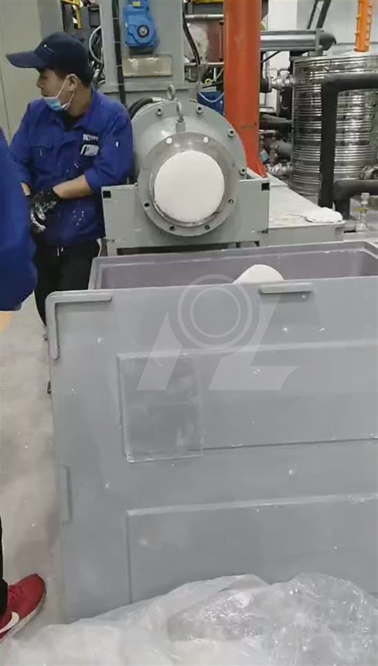 2，上料，捏合精煉